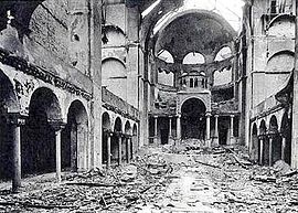1938_Interior_of_Berlin_synagogue_after_Kristallnacht